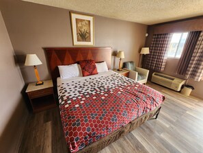 Kamar Single Ekonomi, 1 Tempat Tidur King, Boleh Merokok | Meja kerja, kedap suara, setrika/meja setrika, dan Wi-Fi gratis