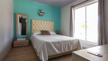 Habitación doble | Caja de seguridad en la habitación, escritorio y wifi gratis