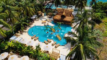 Utendørsbasseng, bassengparasoller og badevakt