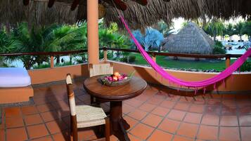 Habitación Deluxe, con acceso para personas discapacitadas | Terraza o patio