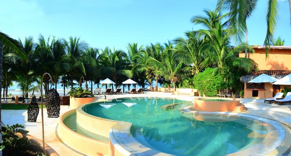 Outdoor pool, pool umbrellas, sun loungers