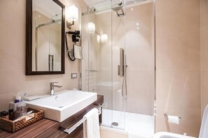 Free toiletries, hair dryer, bidet, towels - Maison Candia Luxury House (Rome)