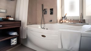 A modern bathroom with a large bathtub, a shower, and a vanity with a mirror. - Maison Candia Luxury House (Rome)
