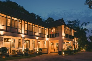 Front of property – evening/night - Labrador Villa (Singapore)