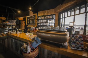 Coffee shop - Kau Lodge (Natales)