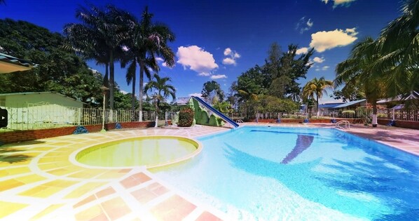 Outdoor pool - On Vacation Hacienda Llanera (Villavicencio)