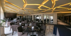 Lobby-lounge