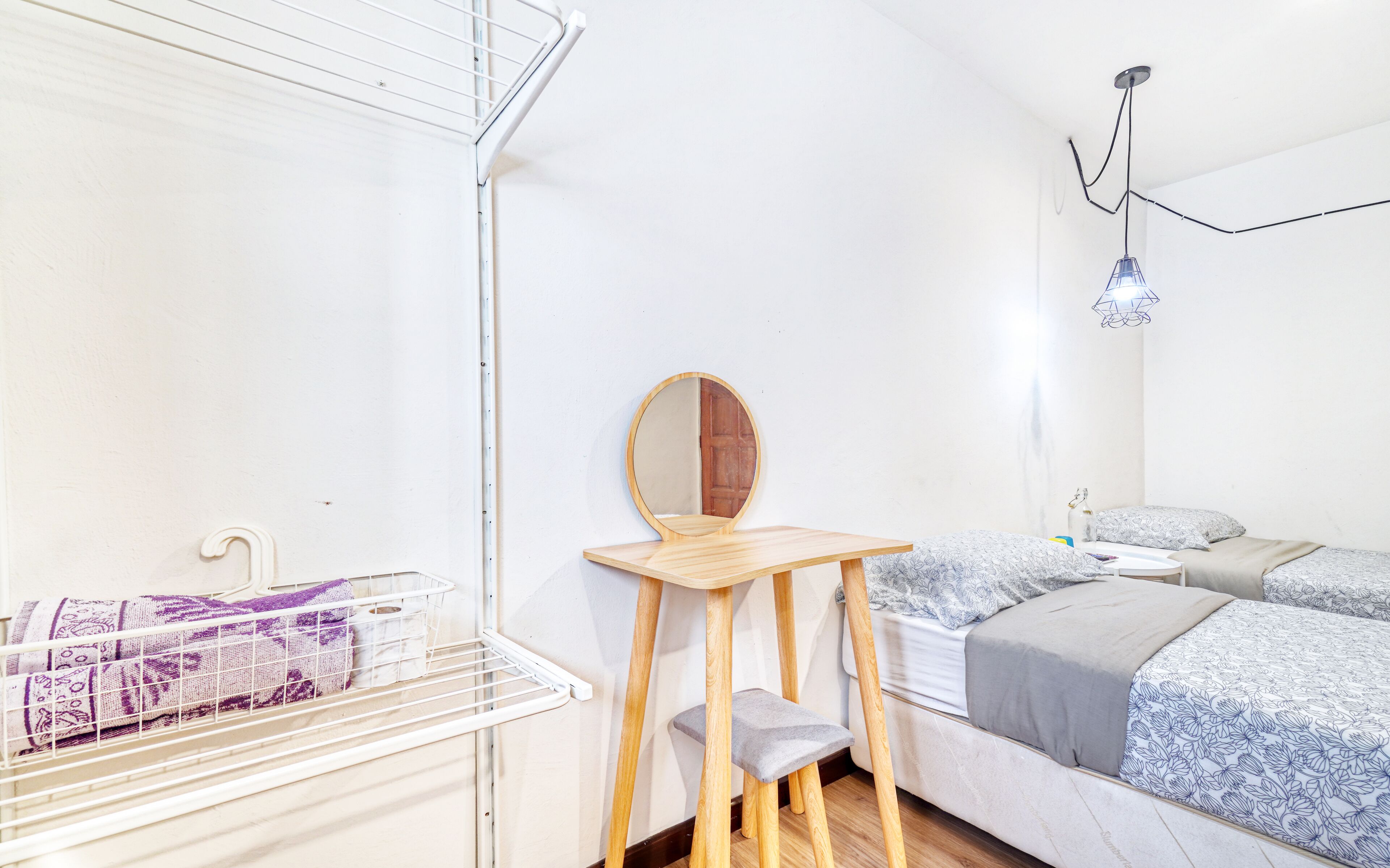 standard twin room | desk, free wifi