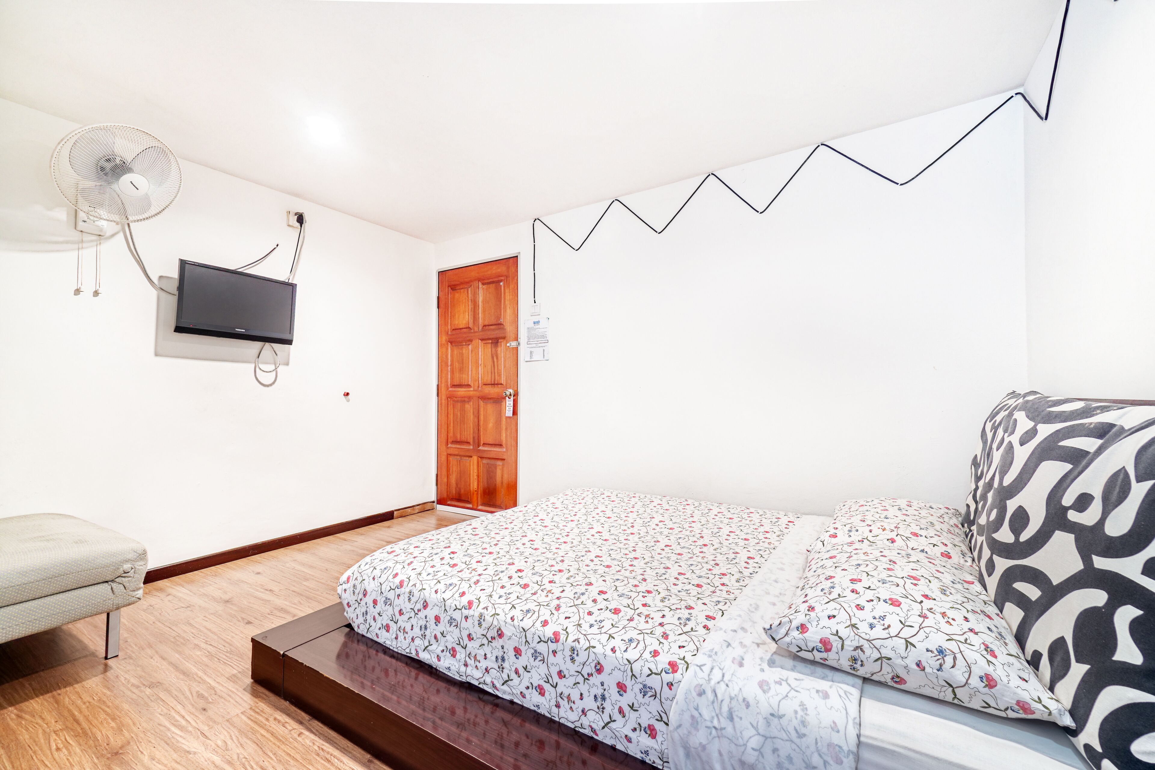 standard double room, 1 queen bed | desk, free wifi