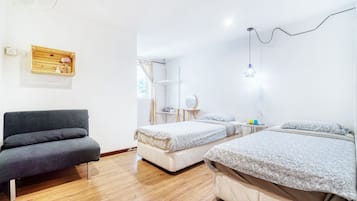 Habitación estándar con 2 camas individuales | Escritorio y wifi gratis