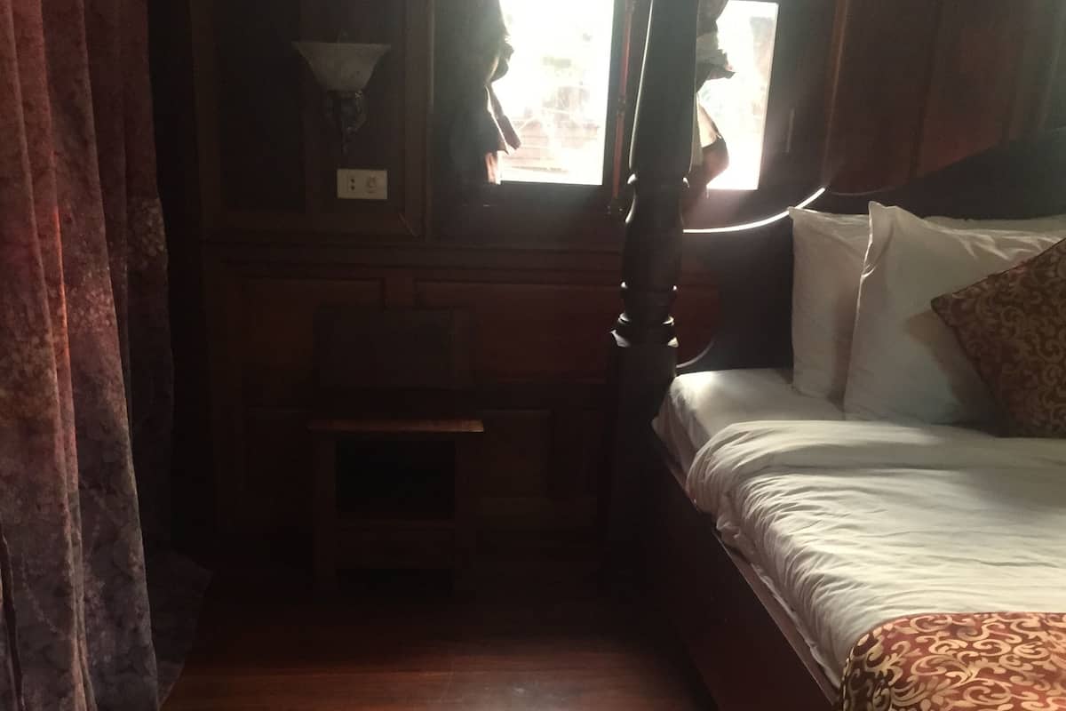 Deluxe Double Room | Coffres-forts dans les chambres, bureau, Wi-Fi gratuit