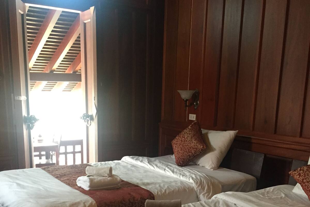 Deluxe Twin Room | Coffres-forts dans les chambres, bureau, Wi-Fi gratuit