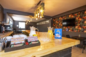 Esmorzar diari complet (7 USD per persona) 