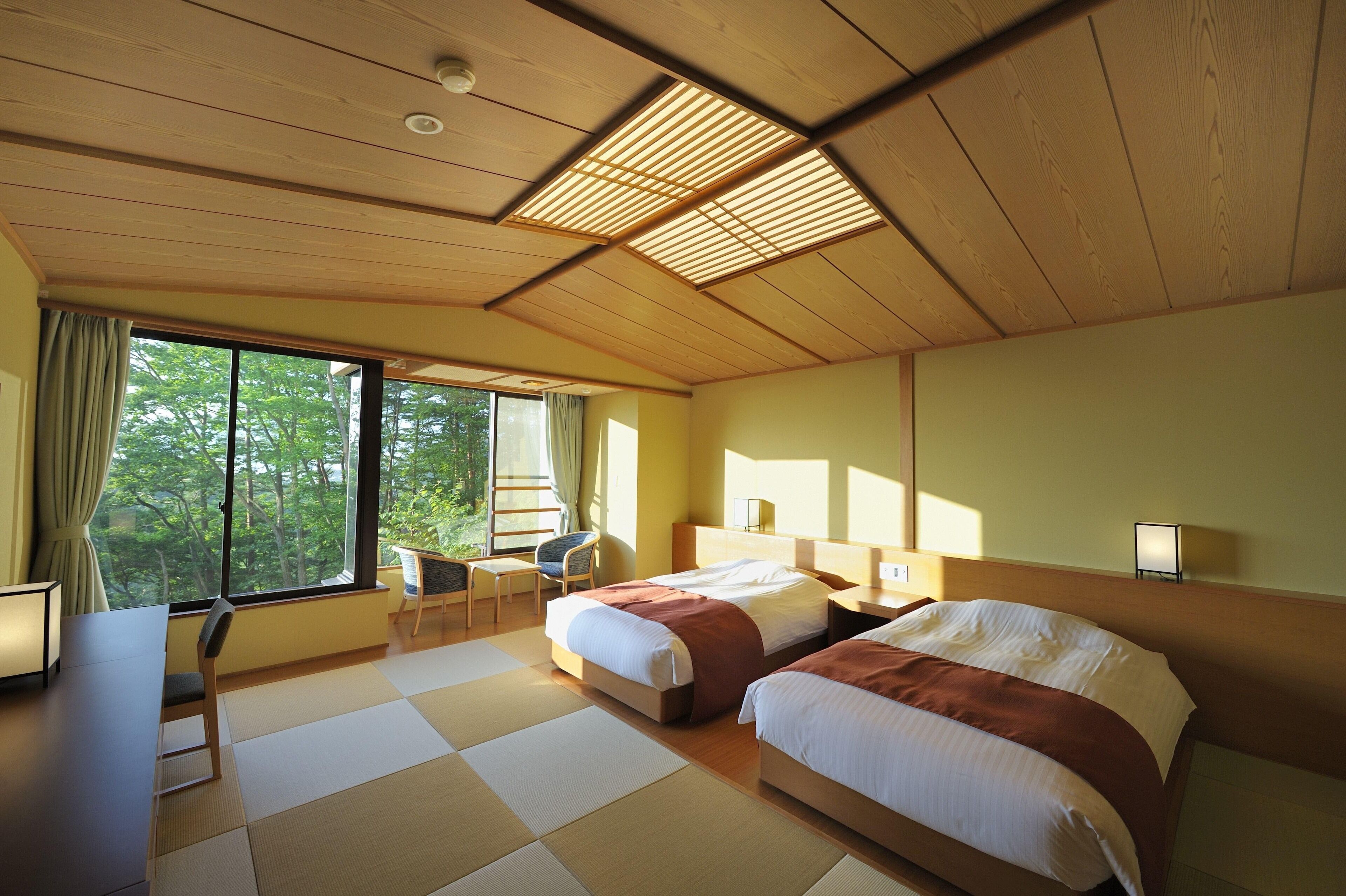 Premium bedding, in-room safe, blackout drapes, free WiFi