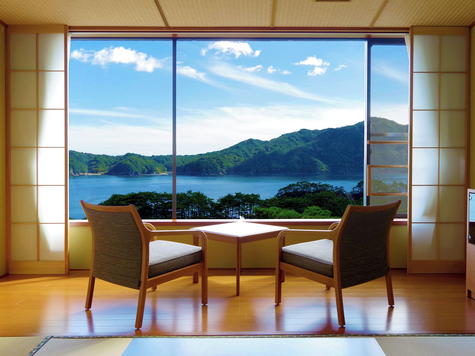 Literie de qualité, coffre-fort, rideaux d’obscurcissement