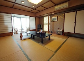 Living area - Donkairo (Ako)