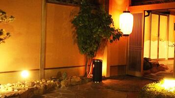 Façade de l’hébergement - soirée/nuit