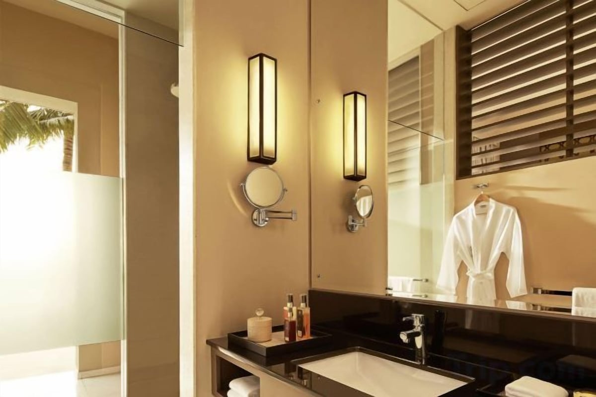 Bathroom | Shower, rainfall showerhead, free toiletries, hair dryer