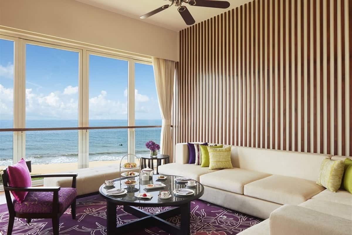 presidential suite. | living area | 42-inch led tv with cable channels, tv, ipod dock