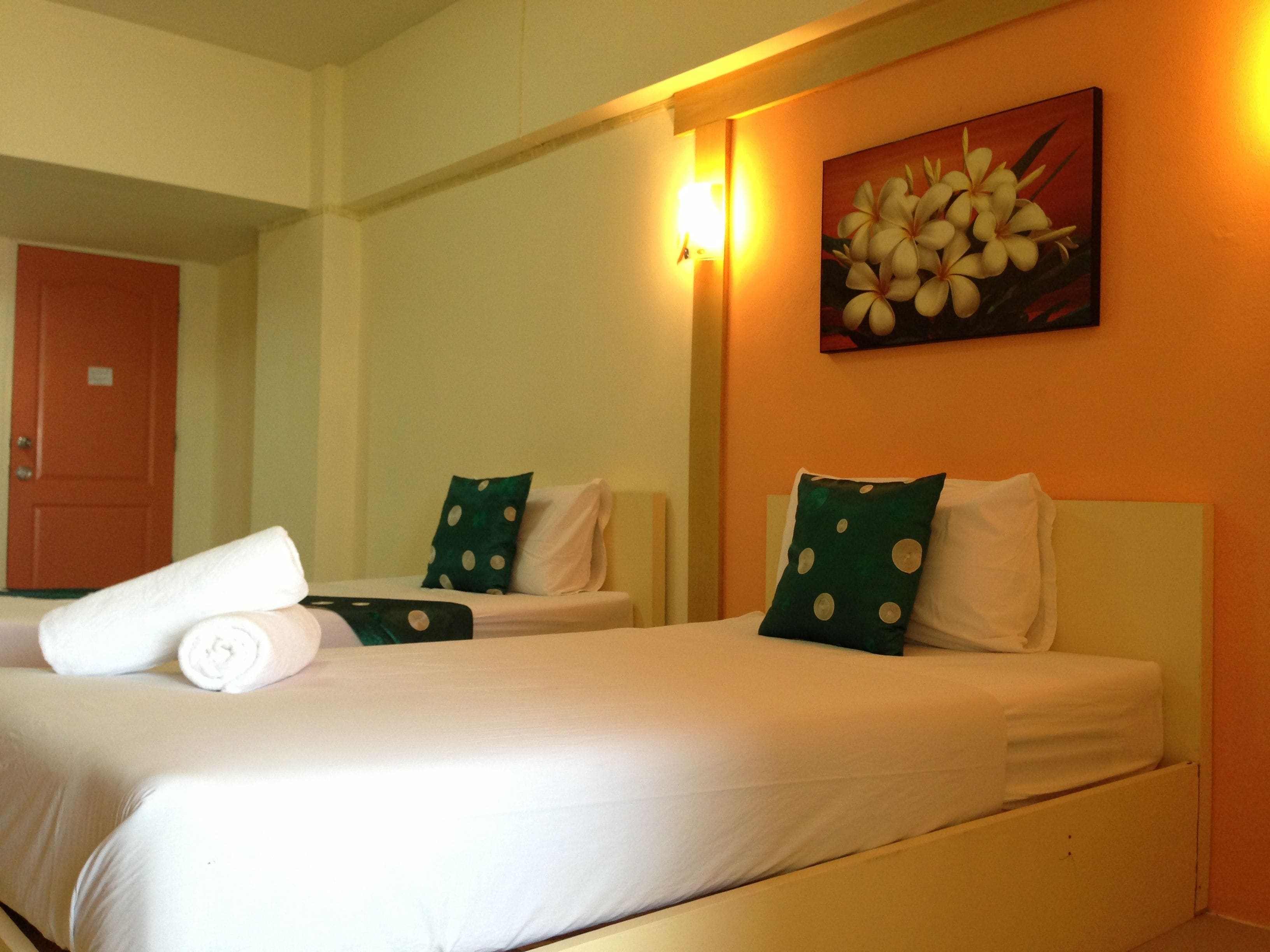 standard twin bed | desk, free wifi