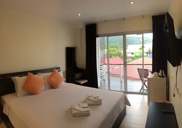 デラックス ルーム バルコニー | セーフティボックス (室内)、デスク、可動式ベッド、WiFi (無料)