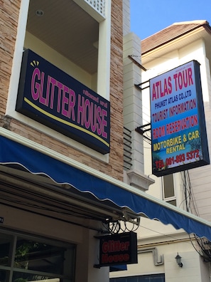 Exterior - Glitter House (Karon)