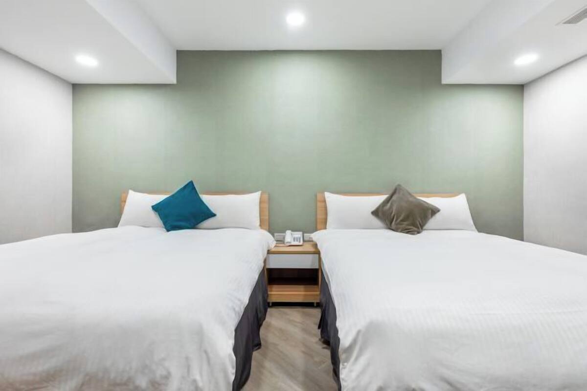 Down duvets, free WiFi, bed sheets