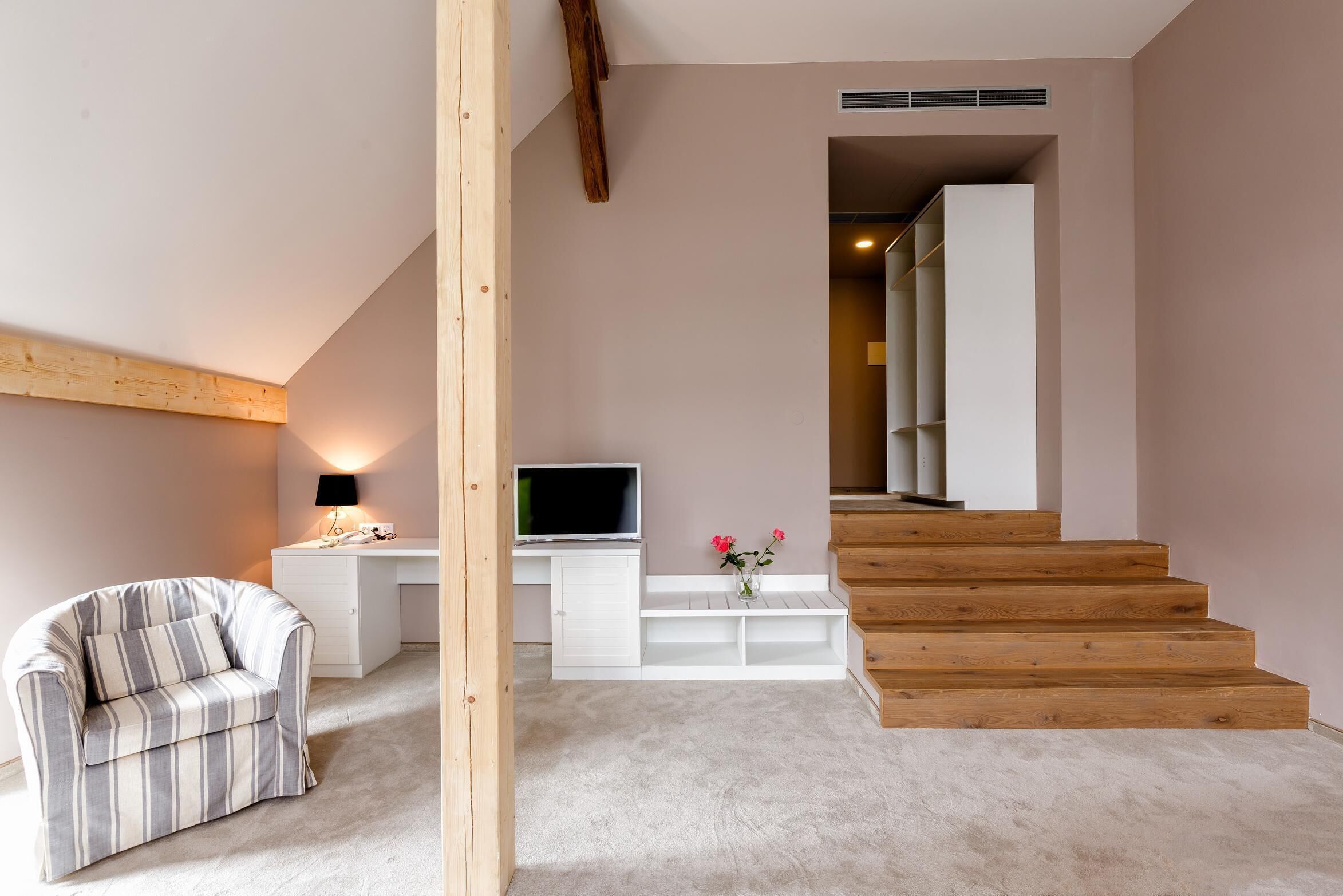 deluxe suite (1st floor) | minibar, in-room safe, desk, soundproofing