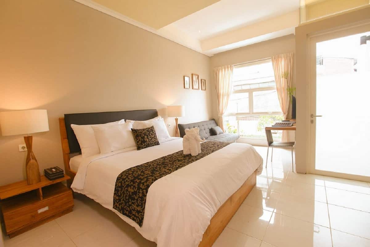 Executive Suite, Balcony