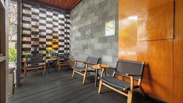 Área de estar no saguão