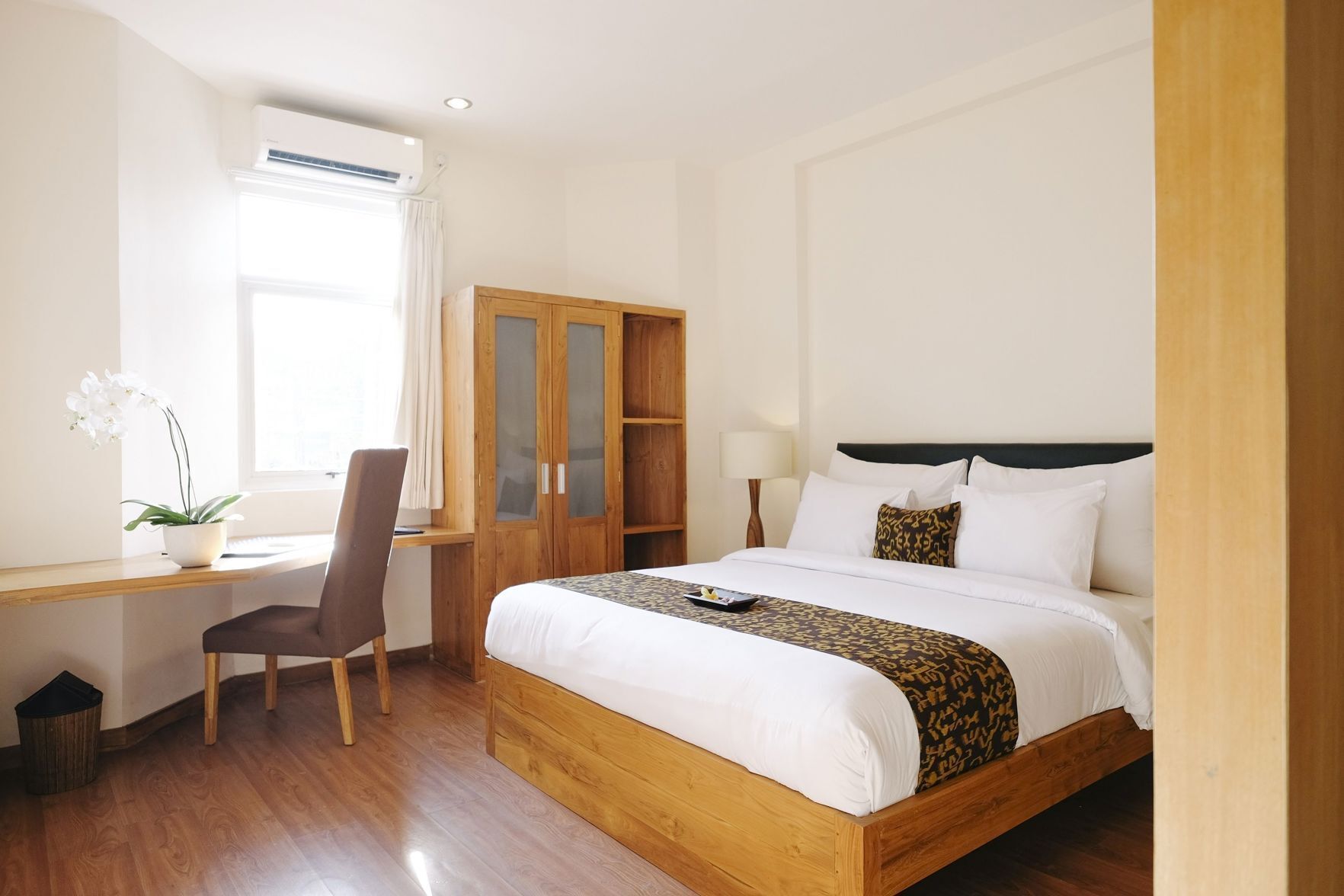 Premium bedding, minibar, in-room safe, desk