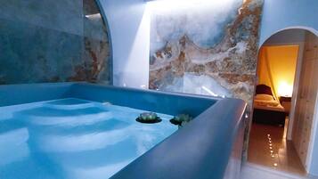 Executive Water Apartment | Egyptian cotton sheets, premium bedding, in-room safe, soundproofing