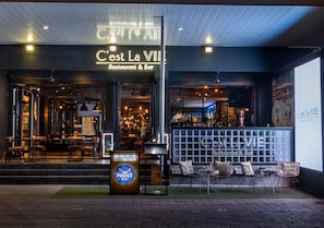 2 restaurantes, café da manhã, culinária asiática