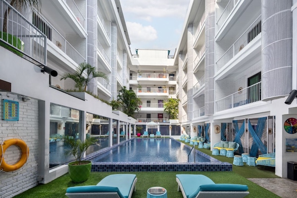 Outdoor pool, sun loungers