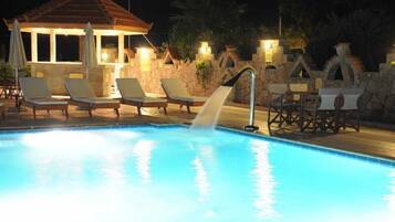 Seasonal outdoor pool, pool umbrellas, sun loungers