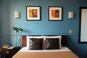 Standard Room, 1 Queen Bed