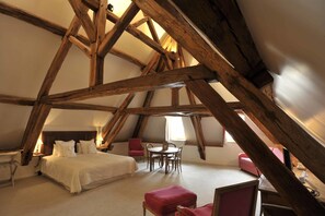 Schreibtisch, schallisolierte Zimmer, kostenloses WLAN, Bettwäsche