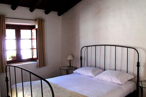 House, 1 Bedroom (3 adults) | Blackout curtains, free WiFi, bed sheets