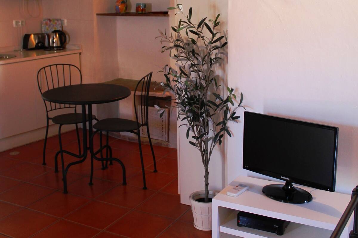 House, 1 Bedroom (2 adults) | Living area | Flat-screen TV