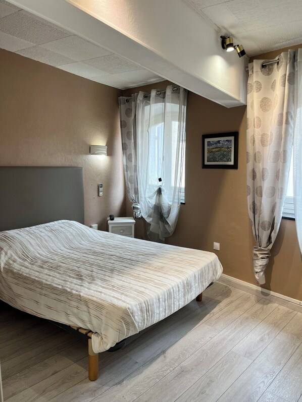 Desk, free WiFi, bed sheets