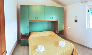 Studio, Kitchenette (4 people) | In-room safe, cribs/infant beds, rollaway beds, wheelchair access - Villaggio Turistico Il Falco (Vieste)