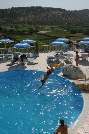 2 outdoor pools, pool umbrellas, sun loungers - Villaggio Turistico Il Falco (Vieste)