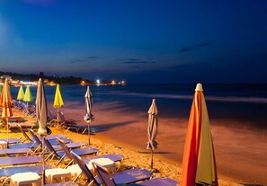 Beach nearby, sun-loungers, beach umbrellas, beach bar - Anetis Beach Hotel (Zakynthos)