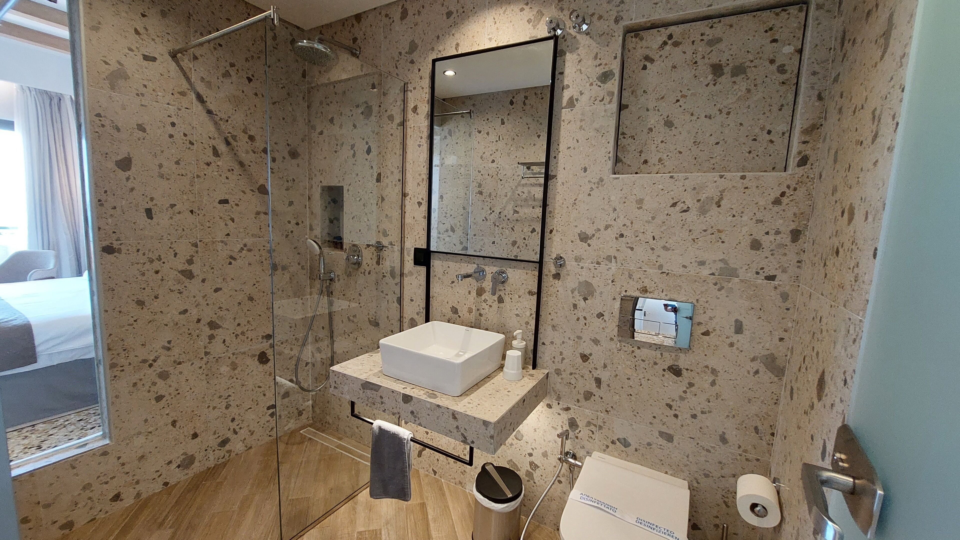 deluxe double room | bathroom | hair dryer, towels