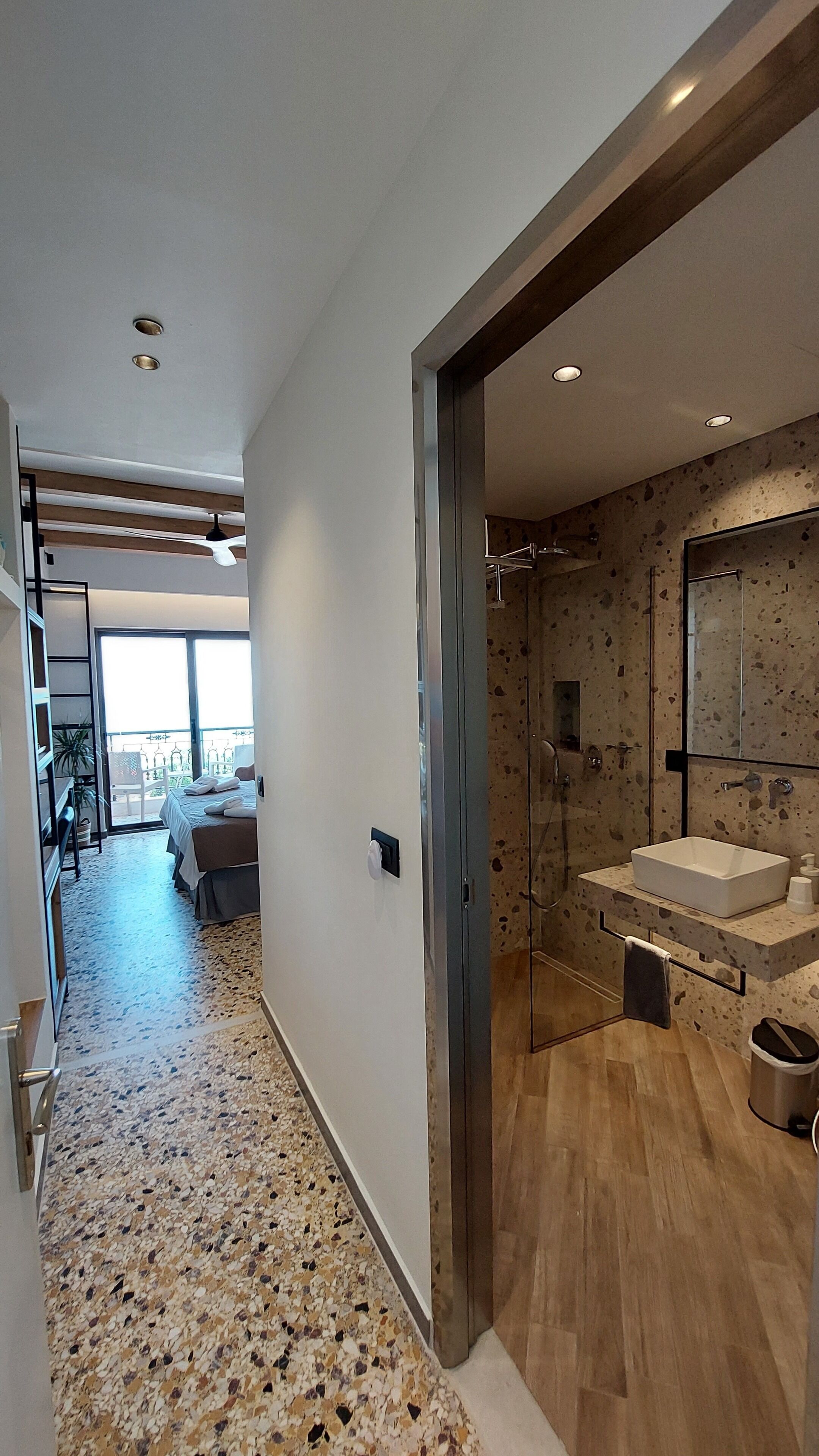 deluxe double room | 1 bedroom, in-room safe, soundproofing, free wifi