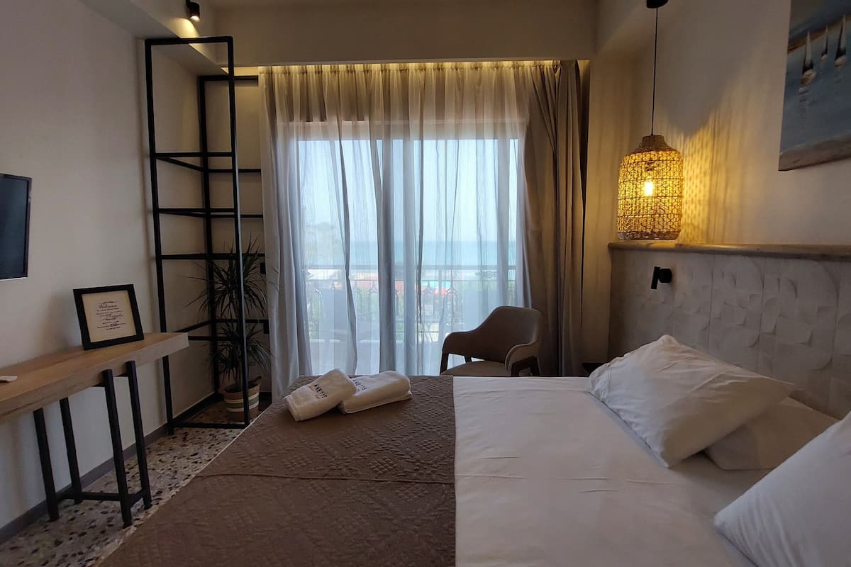 deluxe double room | 1 bedroom, in-room safe, soundproofing, free wifi