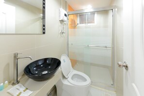 Standard Room, 1 King Bed | Bathroom | Shower, free toiletries, towels, soap - Int Place (Bangkok)
