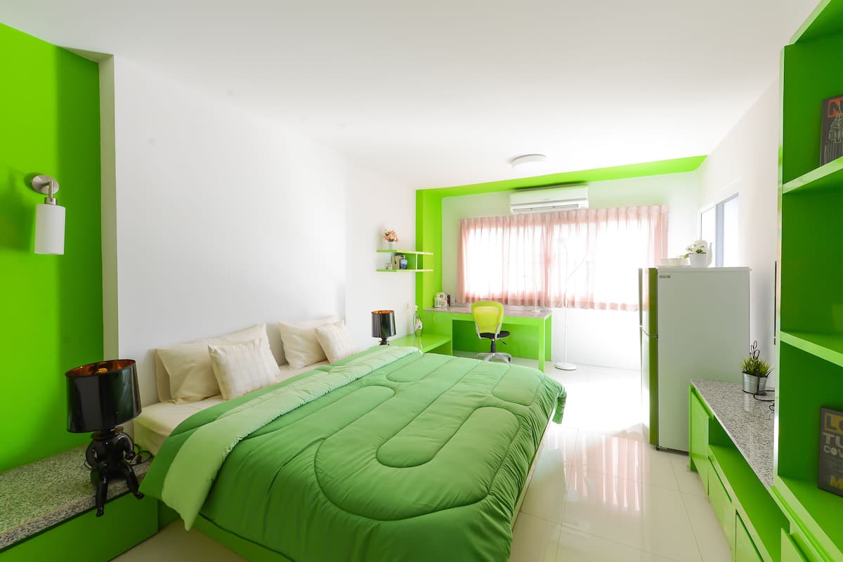 Standard Room, 1 King Bed | Free WiFi, bed sheets
