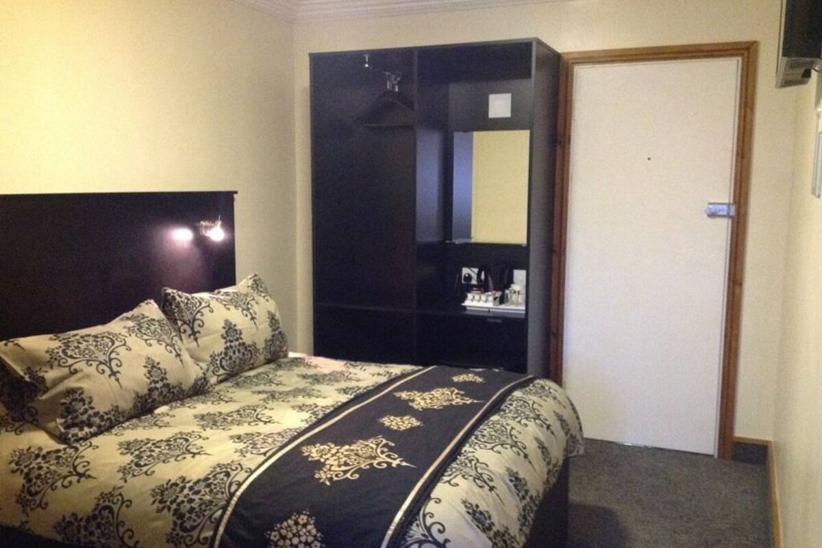Classic Double Room, Ensuite