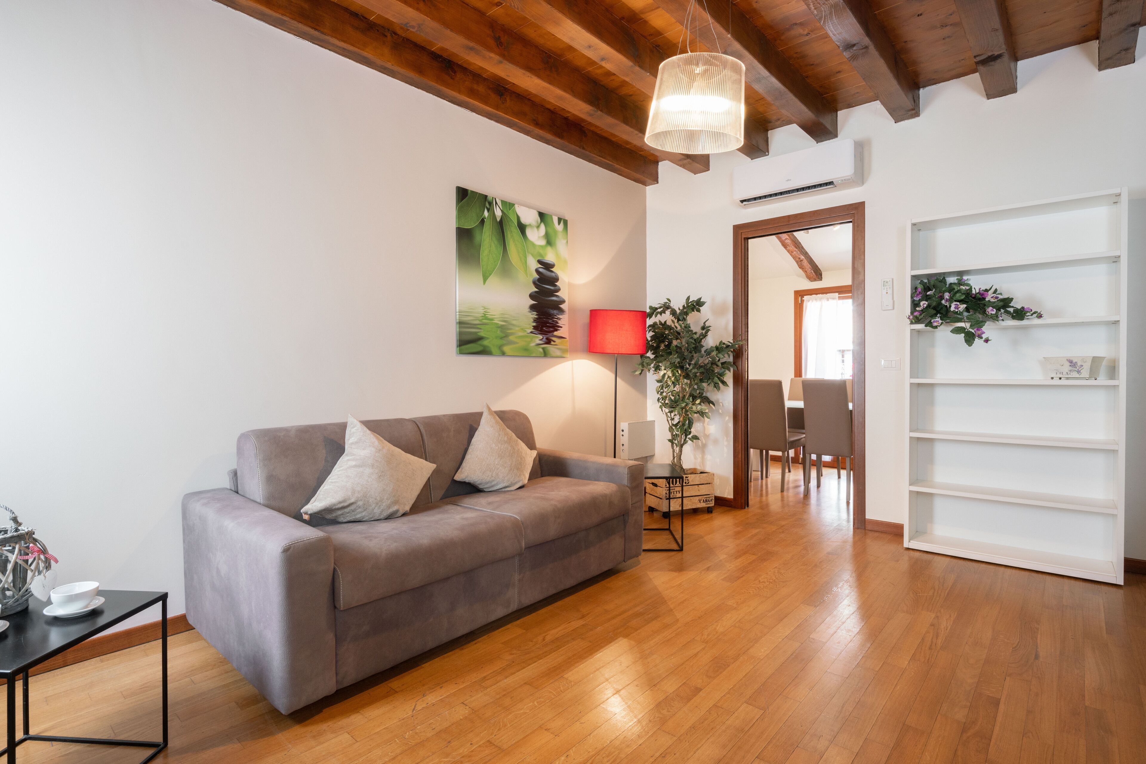 Apartament superior, 1 dormitori (Apt3 - Check-in online) | Sala d'estar | Televisor 